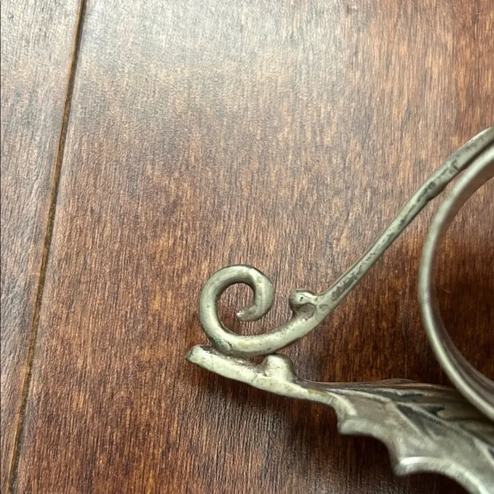 Vintage holly leaf